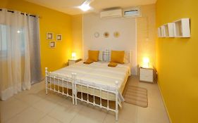 930M To Beach-2 Bedroom+Veranda-Perfect Located